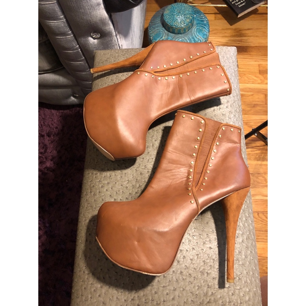 Shoe Dazzle Super Platform camel bootie Sz 11